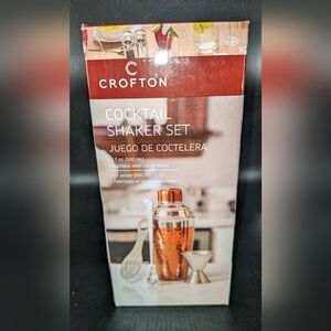 Cocktail shaker set